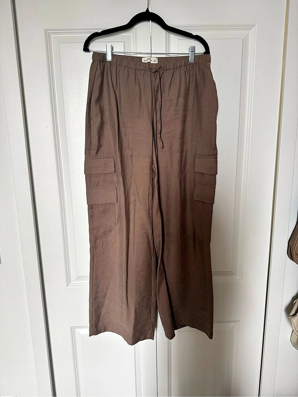 Abercrombie & Fitch Pull-On Wide Leg Cargo Pant Brown